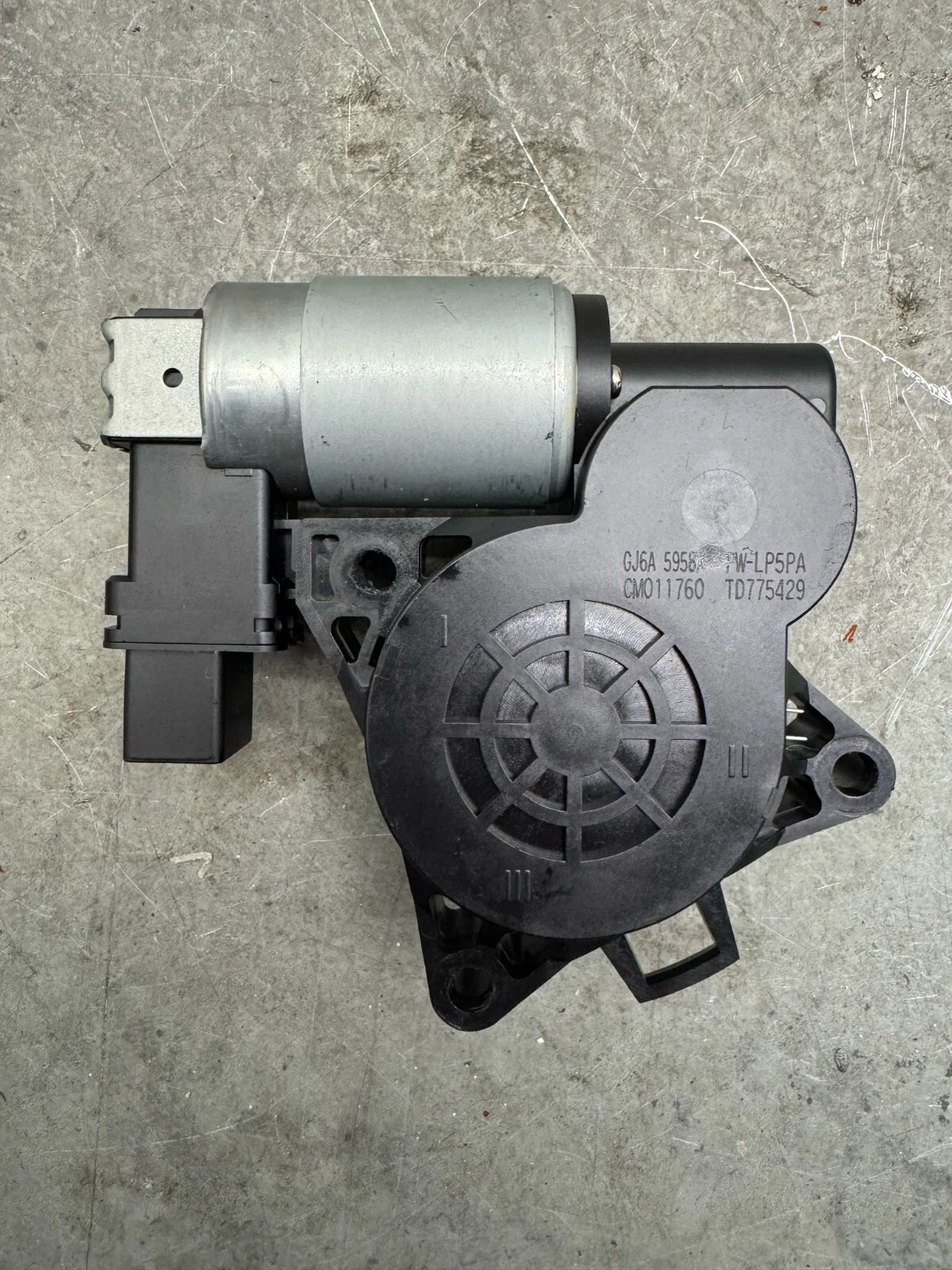 Original Mazda 6 Fensterhebermotor hinten rechts GJ6A5958X CM011760