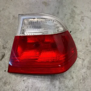 Original BMW E46 320i Rücklicht Heckleuchte rechts 8383822