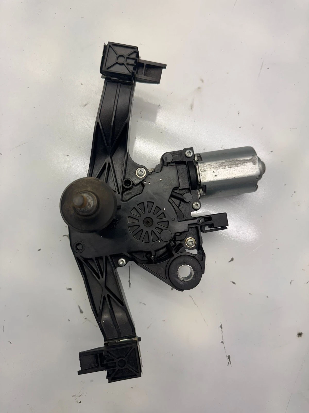 Original Opel Corsa E Scheibenwischmotor Heckscheibe Wischermotor 0390205011