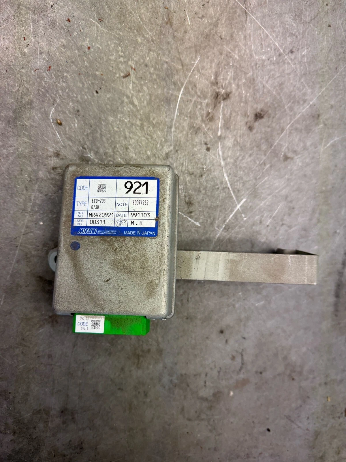 Original Mitsubishi Carisma ECU Steuergerät Benzin MR420921