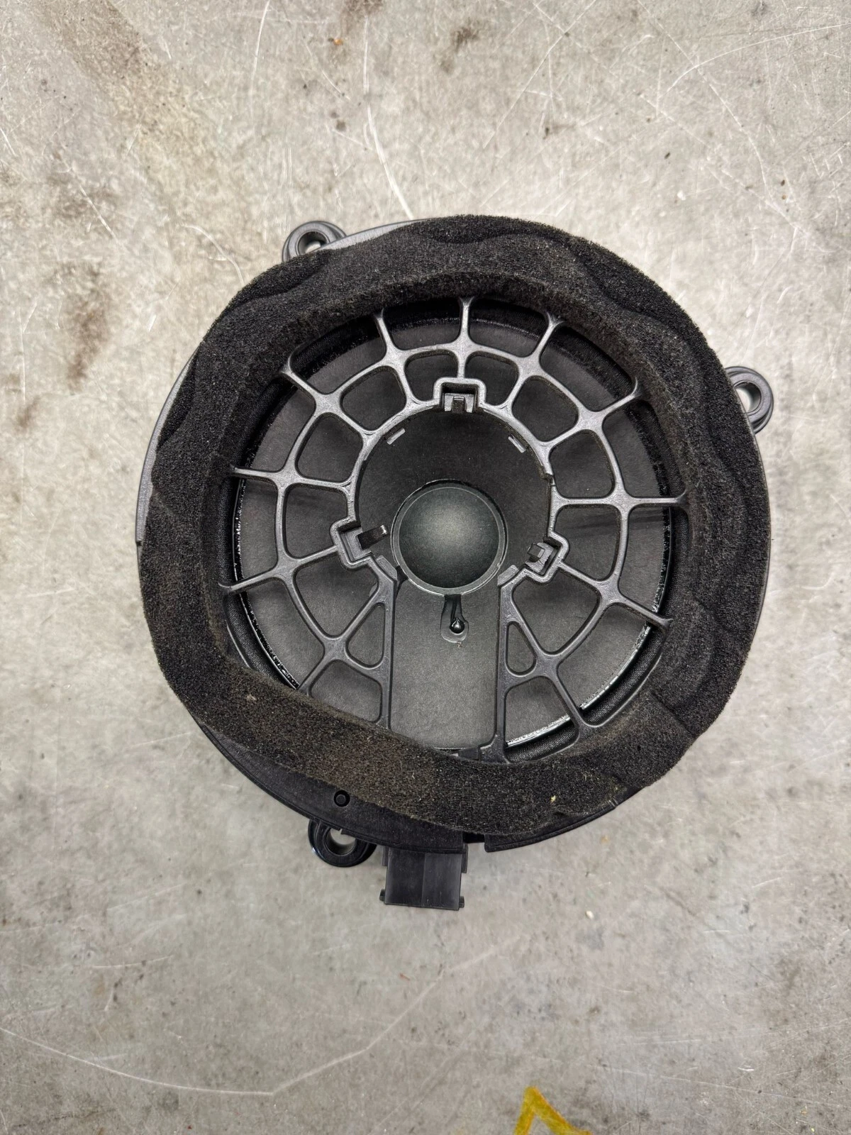 Original Mercedes C-Klasse W203 Lautsprecher Bose A2038202302