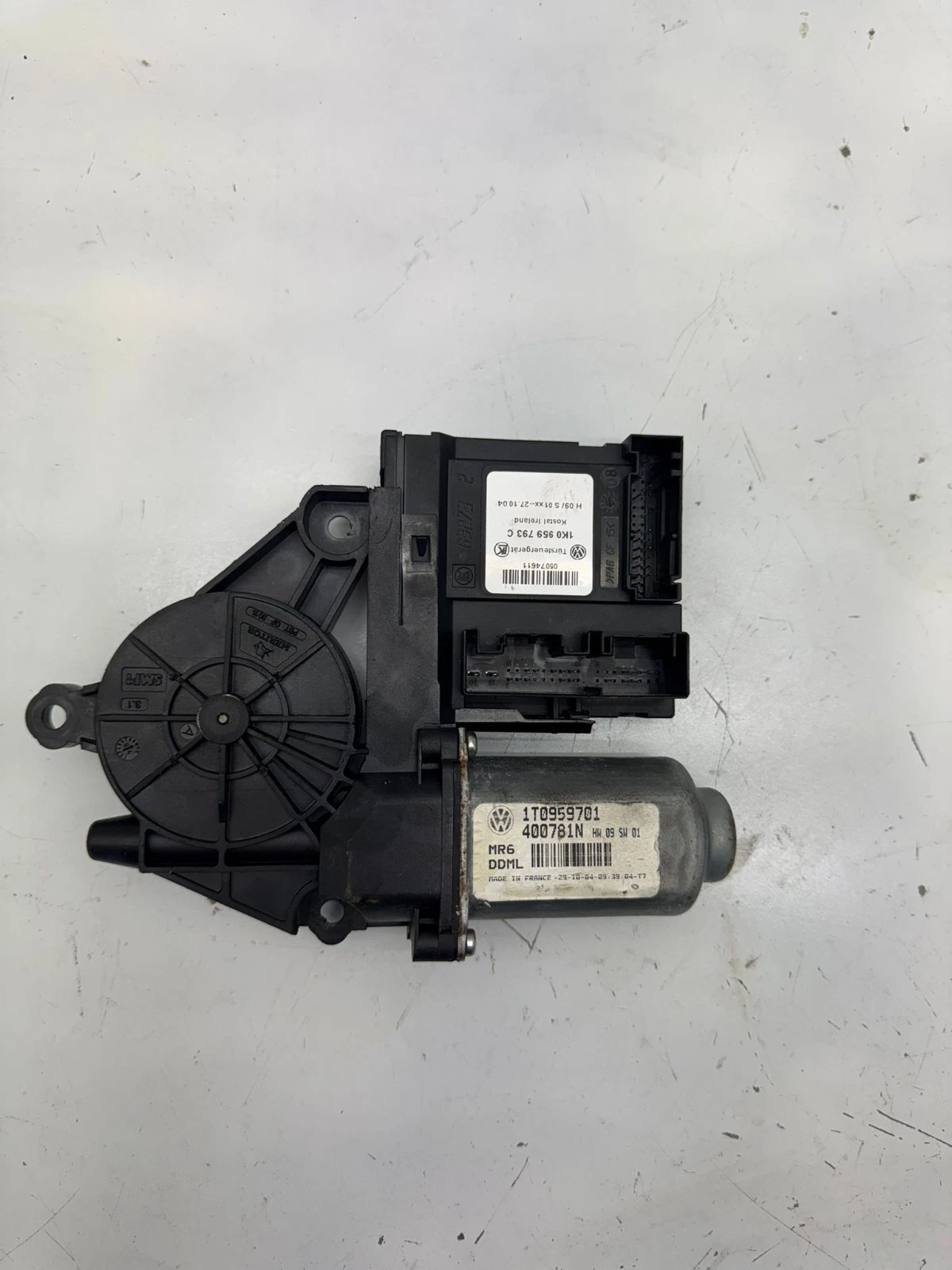 Original VW Touran Caddy Fensterhebermotor Türsteuergerät vorne links 1T0959701