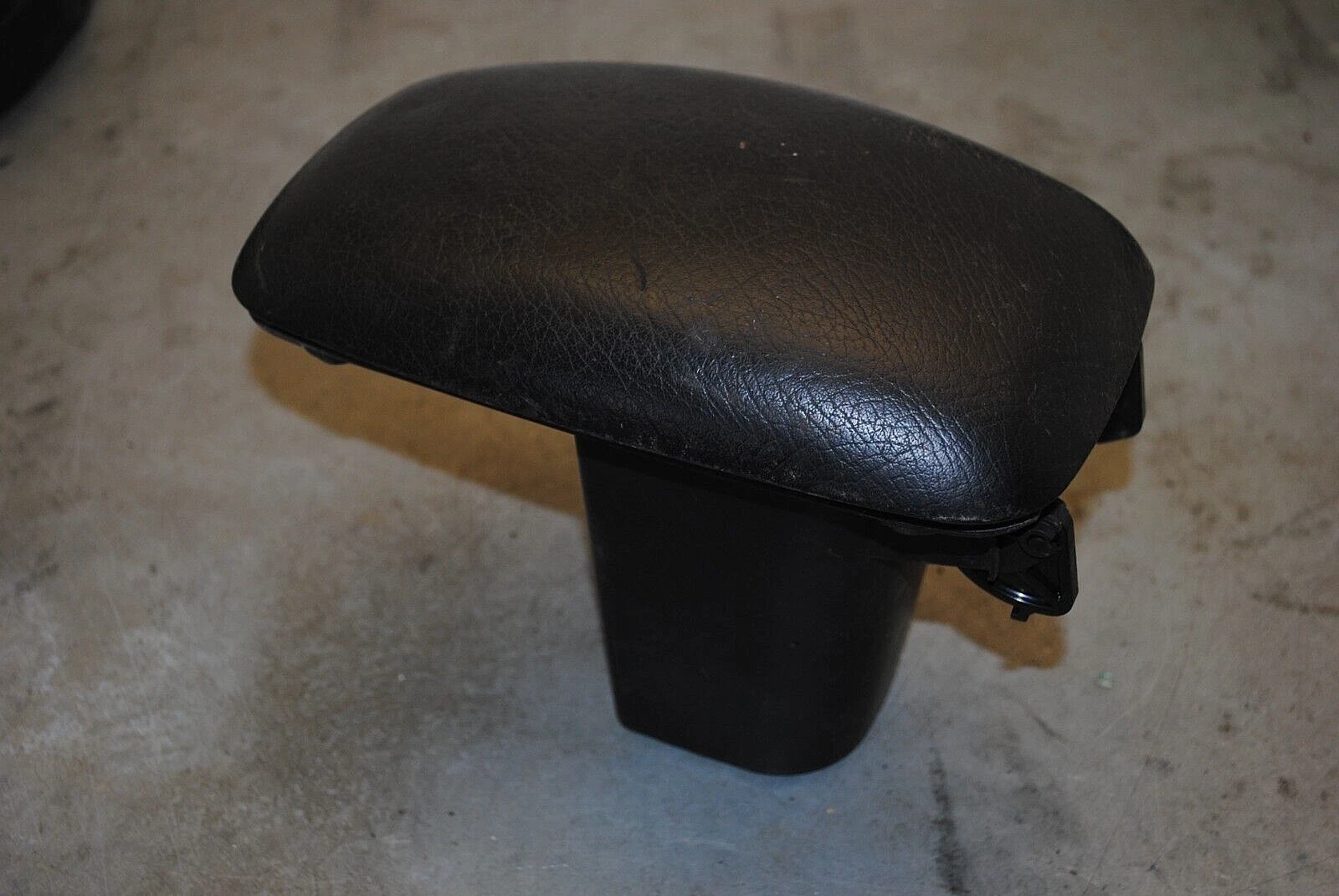 Mittelarmlehne mit Ablagefach für Opel Vectra B 90568274