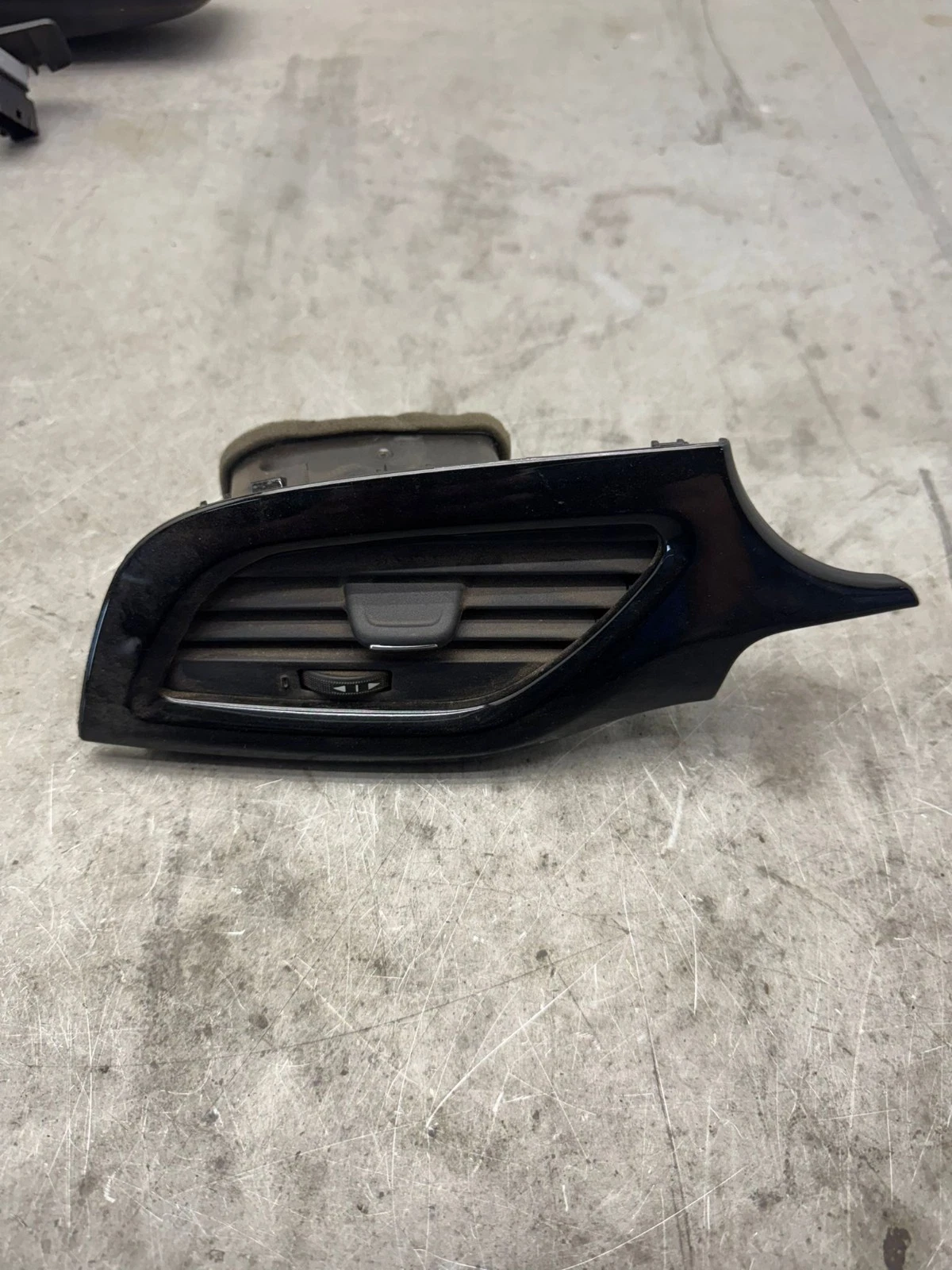Original Opel Corsa E Luftdüse Lüftungsdüse vorne links 13377947 464000934