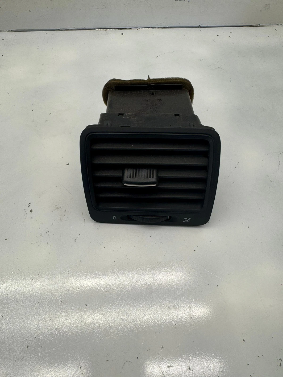 Original VW Golf 5 Luftdüse Lufteinlass vorne links 1K0819709 1K0819703