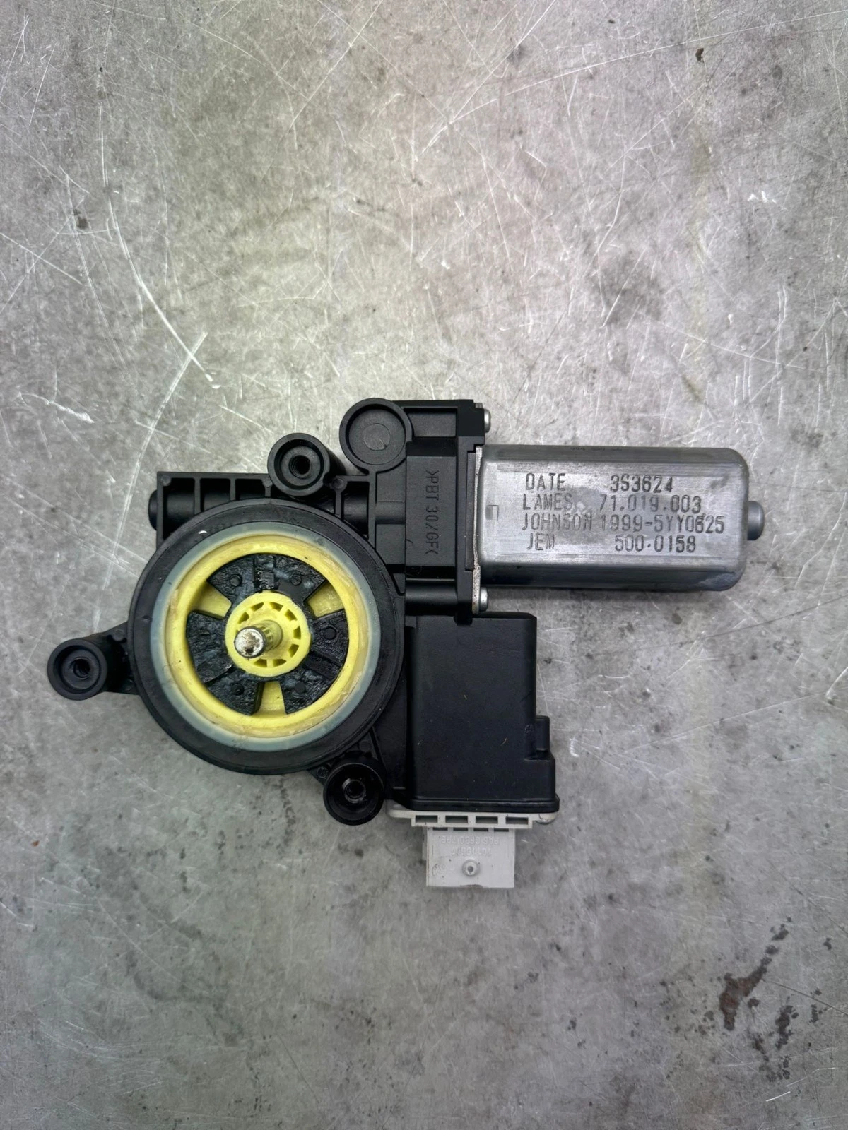 Original Opel Corsa E 2017 Fensterhebermotor vorne rechts 72035086 71019003