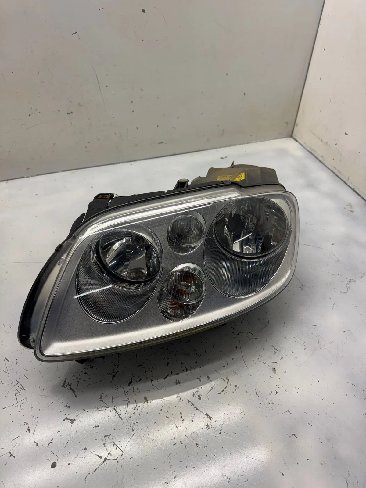 Original VW Touran Frontscheinwerfer vorne links 0301205201 305239232