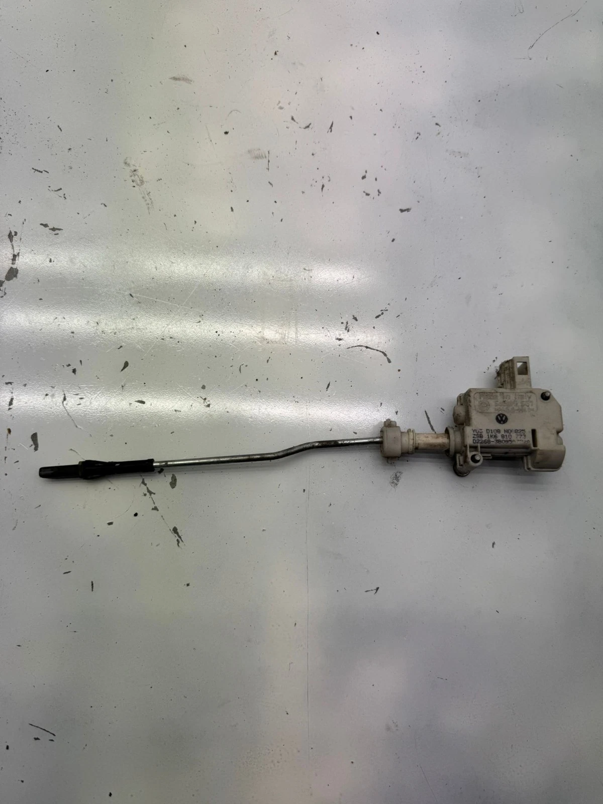 Original VW Golf 5 Stellmotor Tankklappe 1K6810773