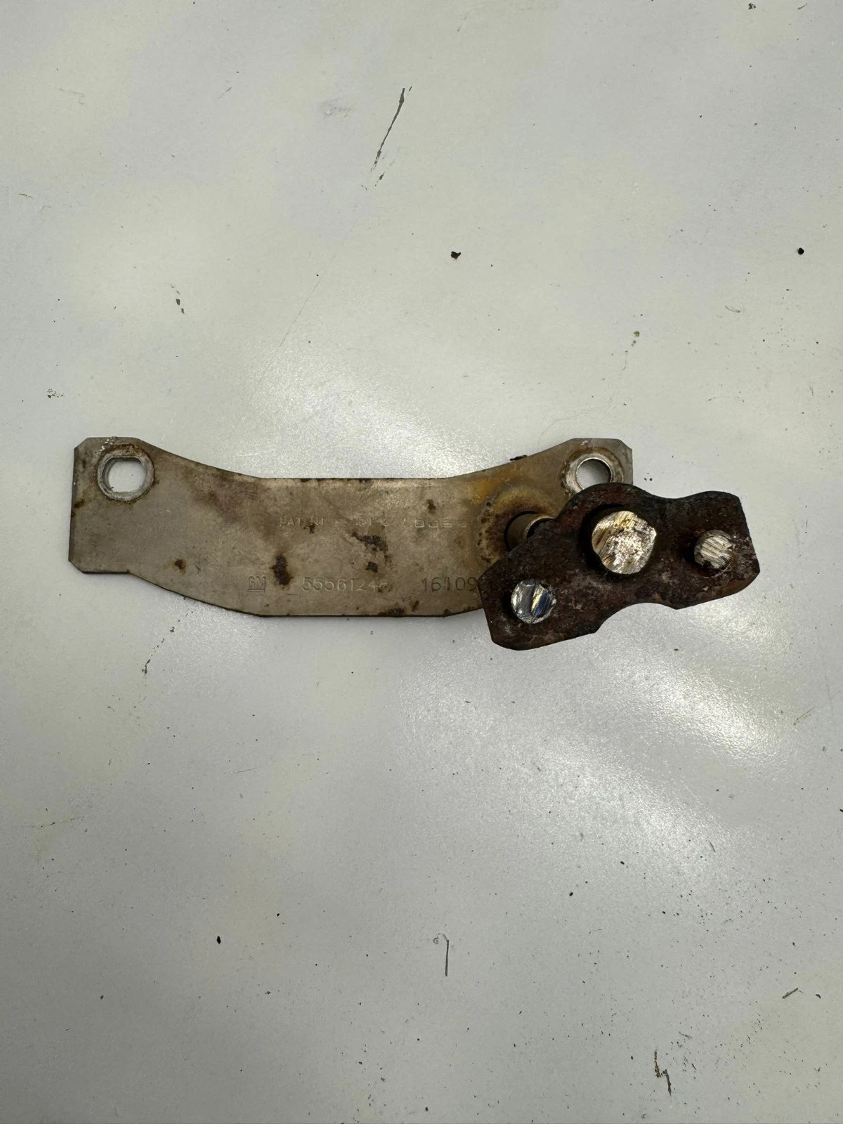 Original Opel Corsa E 1.4 Halterung Schalldämpfer 55561248