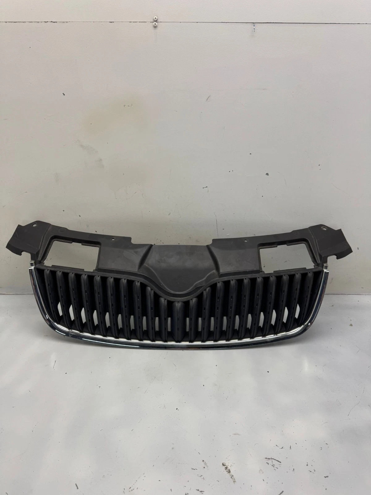 Original Skoda Fabia Kühlergrill Frontgrill 5J0853668 A