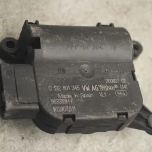 Stellmotor Zentralklappe Regler Heizung Klima VW Golf V (1K) 1K0907511