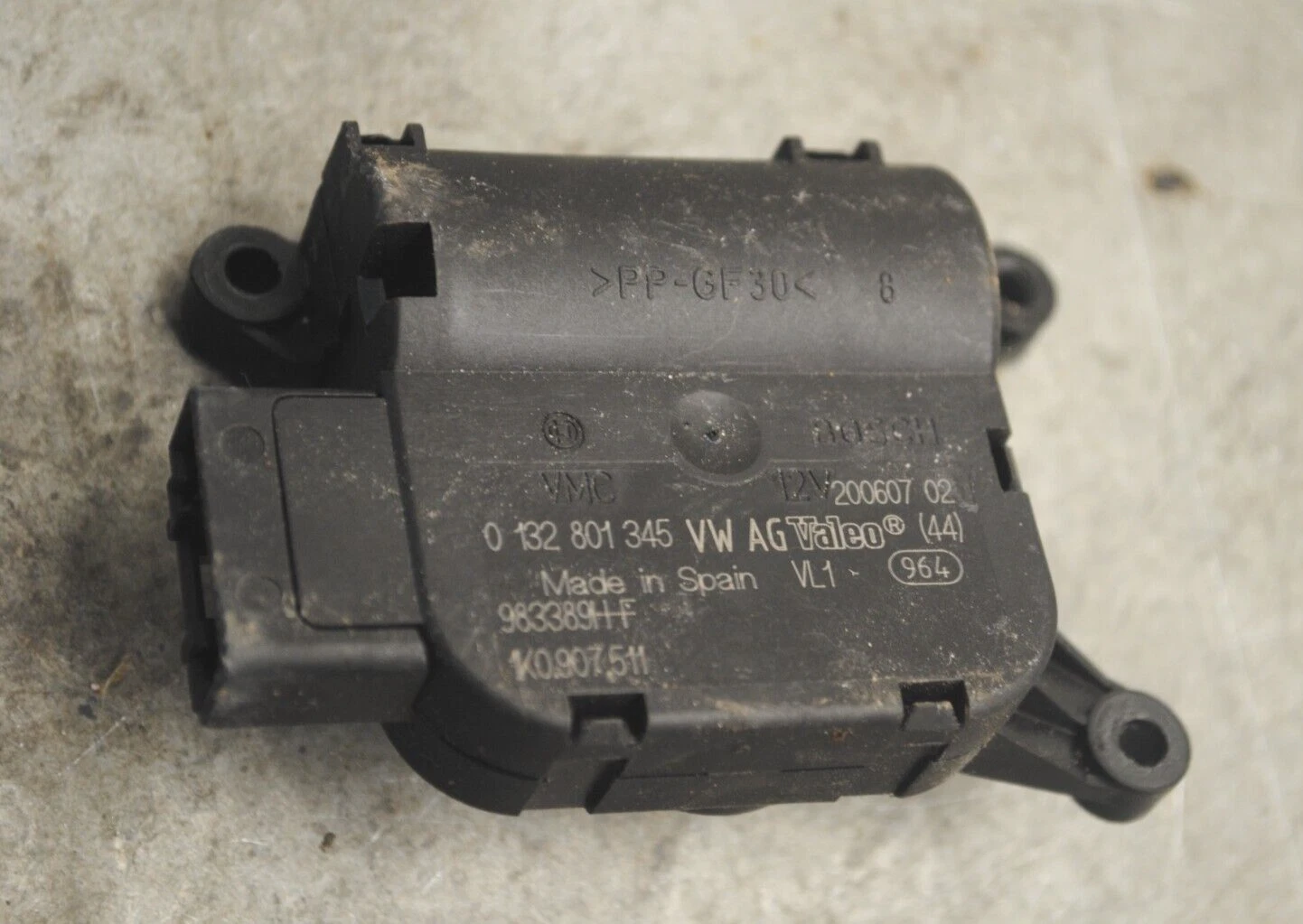 Stellmotor Zentralklappe Regler Heizung Klima VW Golf V (1K) 1K0907511