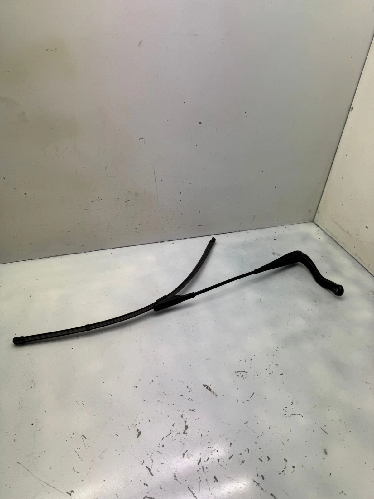 Original Opel Corsa E Scheibenwischerarm vorne links 13284136