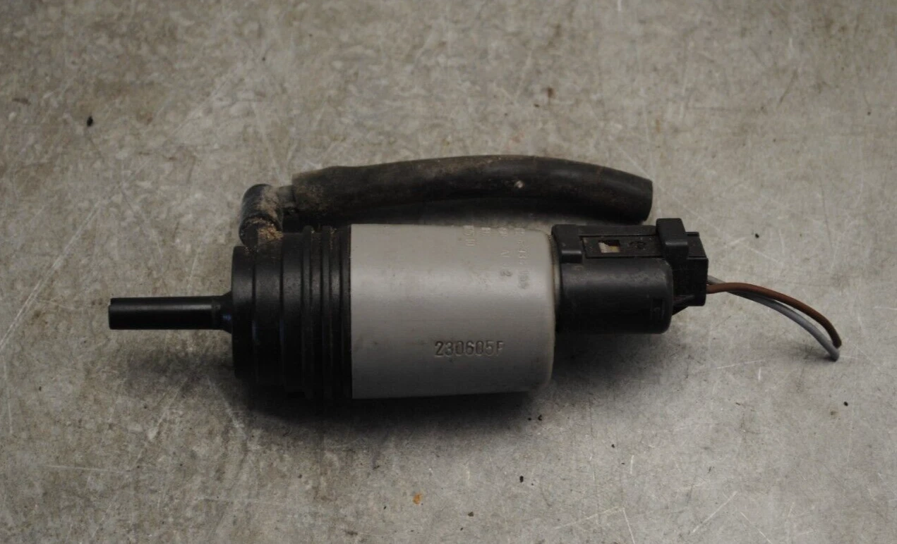 Waschwasserpumpe 5er BMW E60/61 (BJ 2005) 67126934159