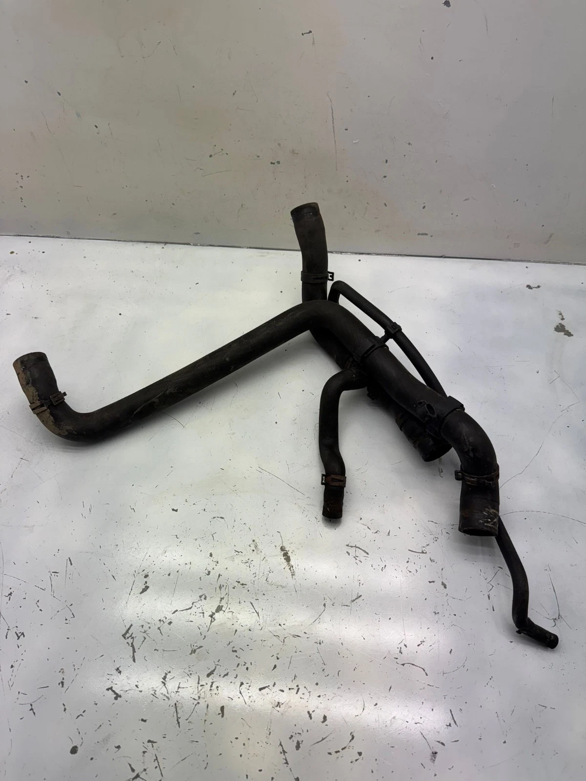 Original VW Touran Passat B6 Audi A3 Kühlerschlauch 323220