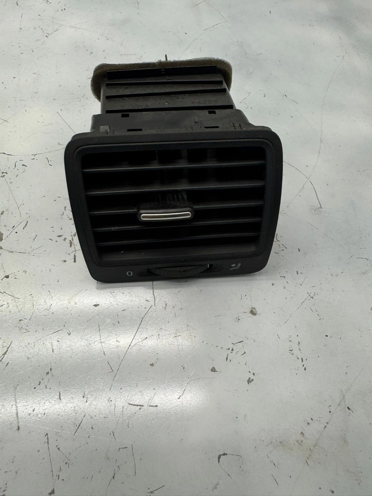 Original VW Golf 5 Luftdüse Luftausströmer vorne links 1K0819709 1K0819703B