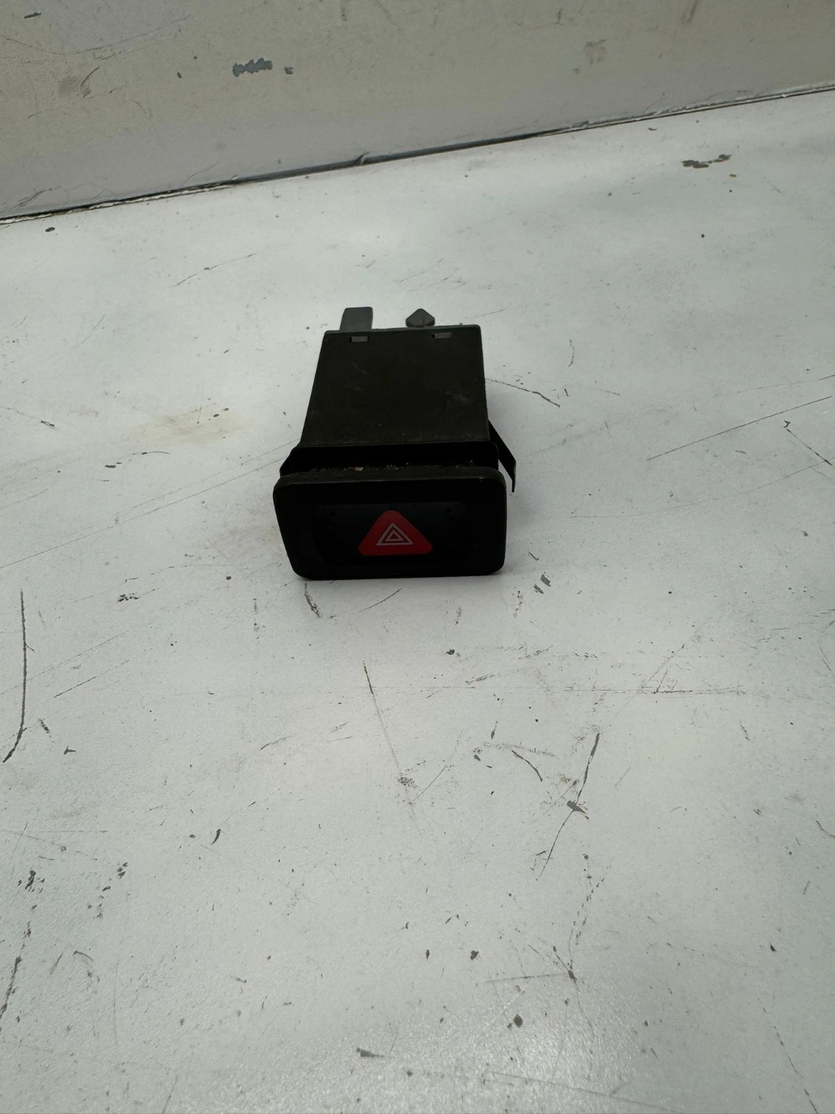 Original VW Golf 5 Warnblinklichtschalter Warnblinker 1J0953235J