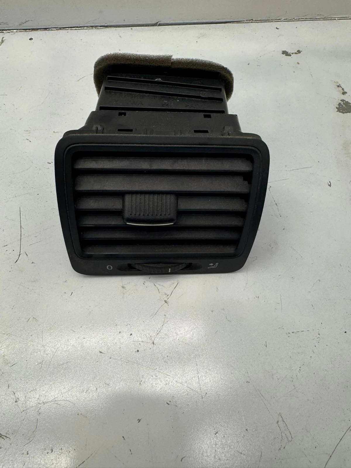 Original VW Golf 5 Luftdüse Lufteinlass vorne rechts 1K0819710 1K0819704B