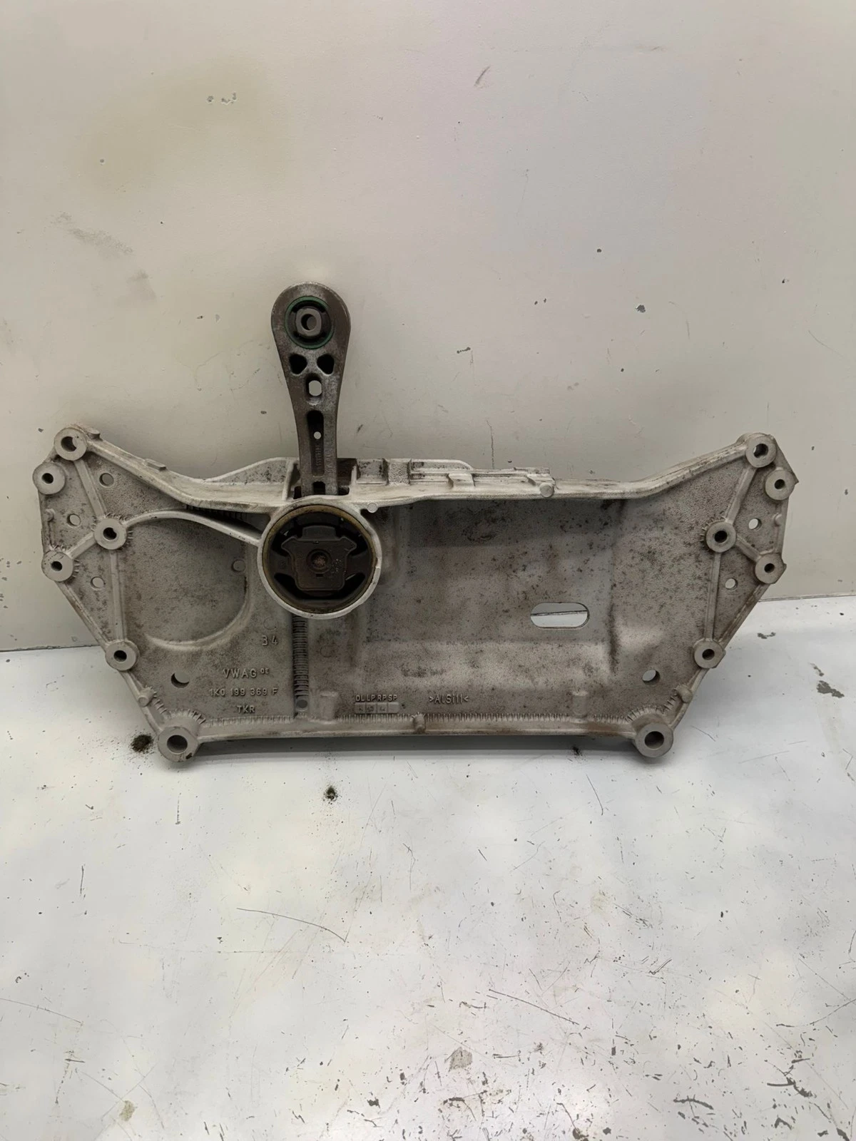 Original Audi A3 VW Golf 5 Skoda Seat Achsträger vorne 1K0199369F