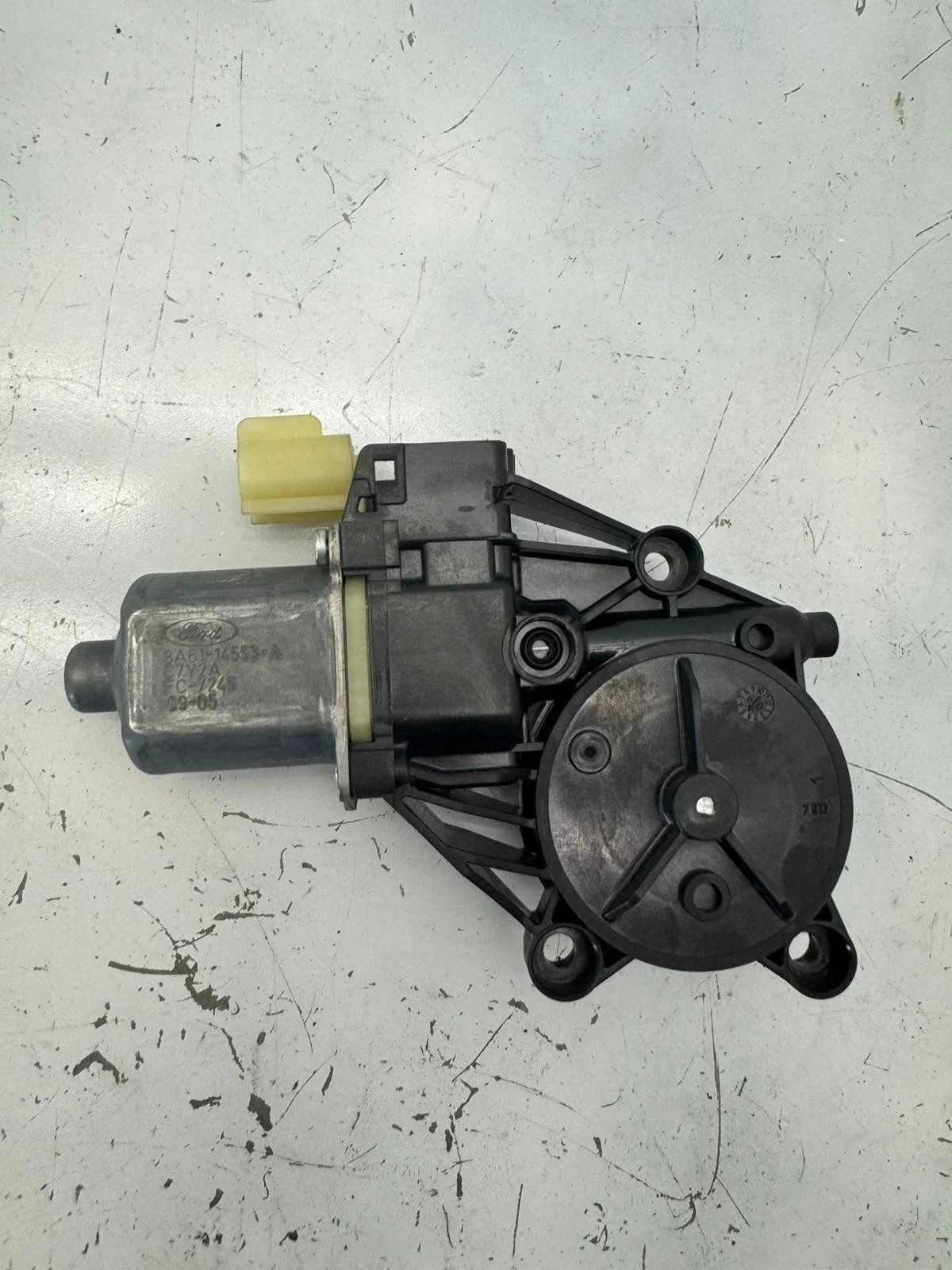 Original Ford Fiesta 2011 vorne rechts Fensterhebermotor 8A6114553A 0130822407