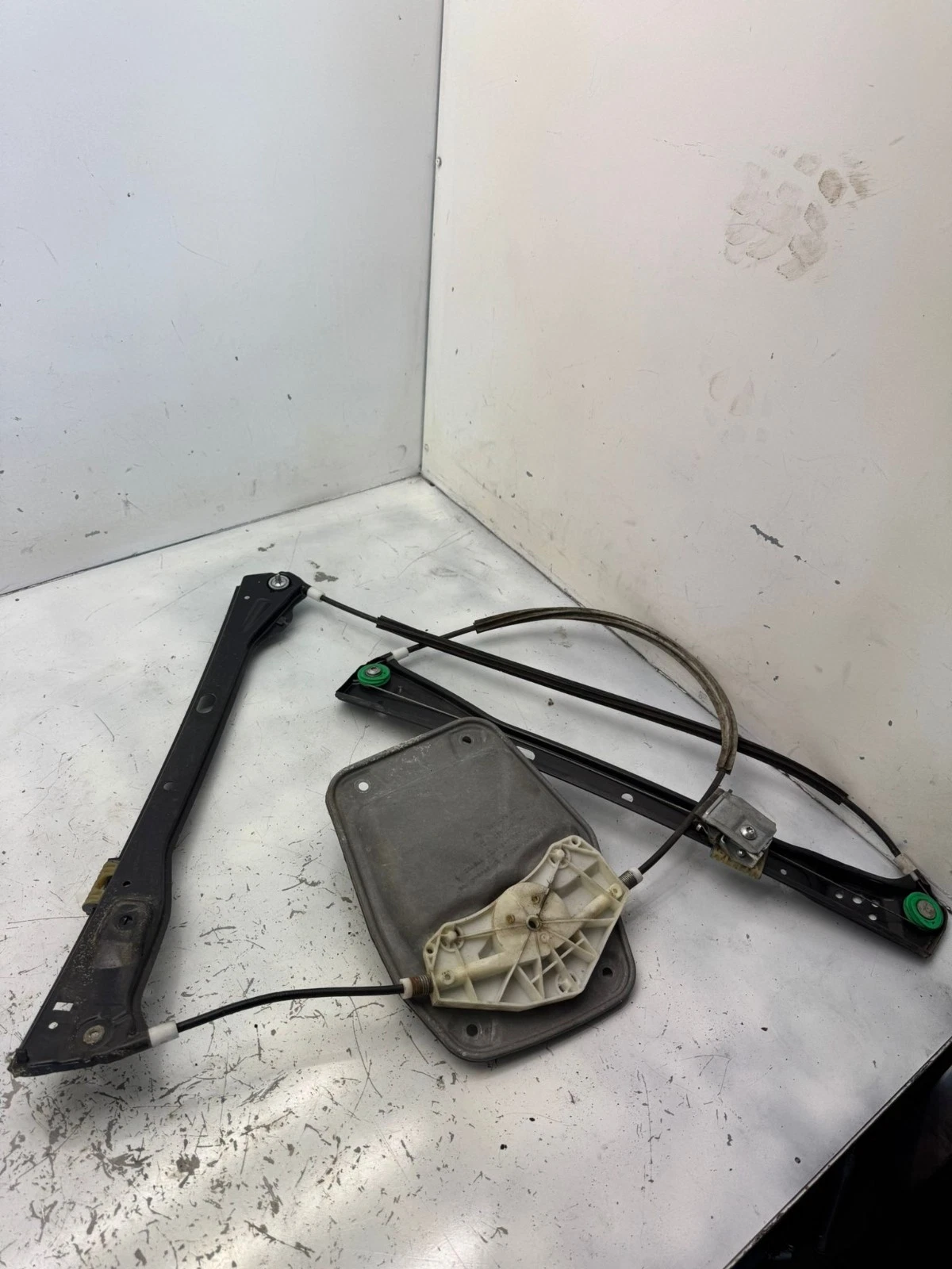 Original VW Golf 5 vorne Rechts Fensterheber Halterung 1K4837462A 5M0837462 3Tür