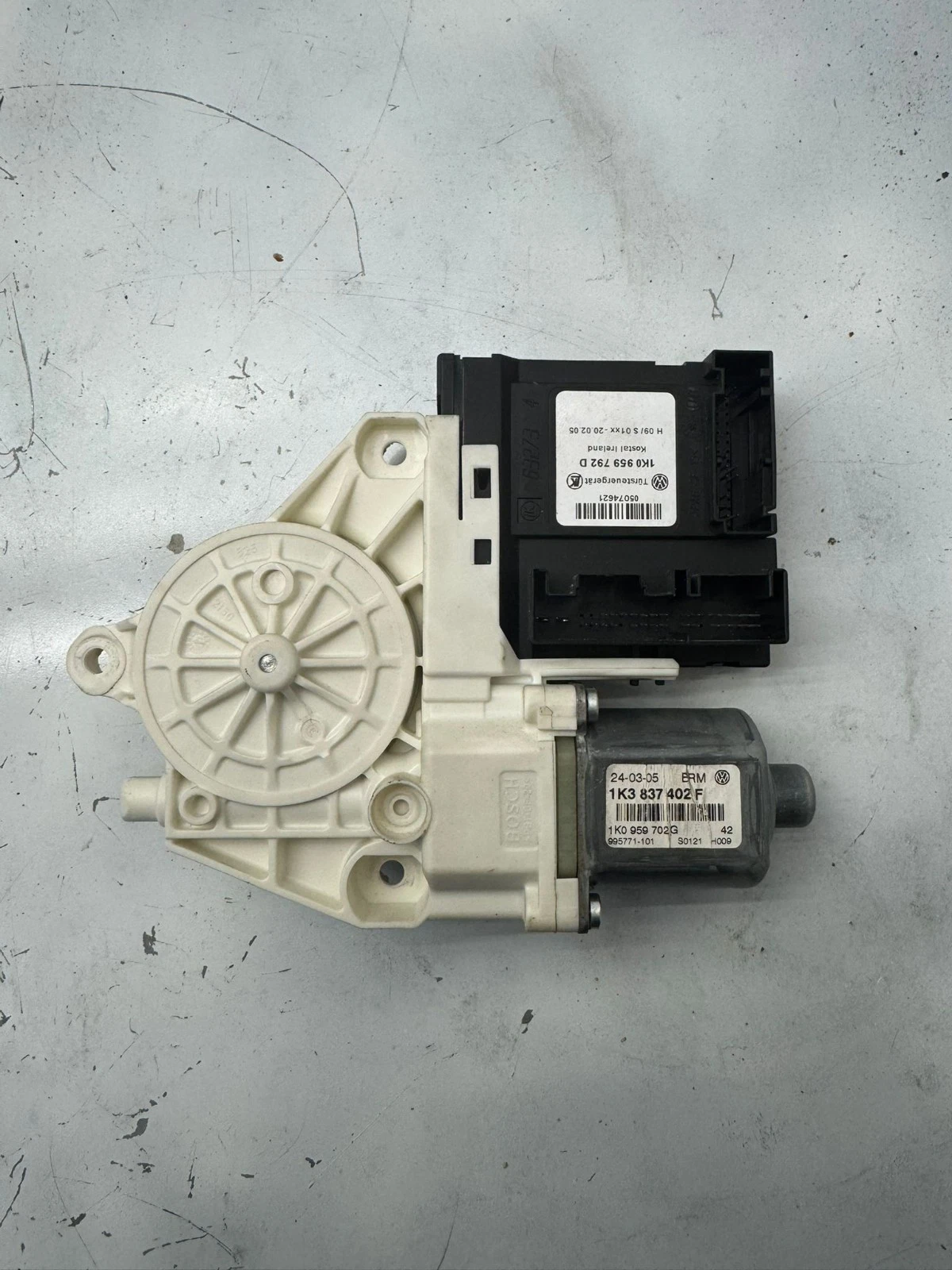 Original VW Golf 5 vorne rechts Fensterhebermotor el. 1K3837402F 1K0959792D