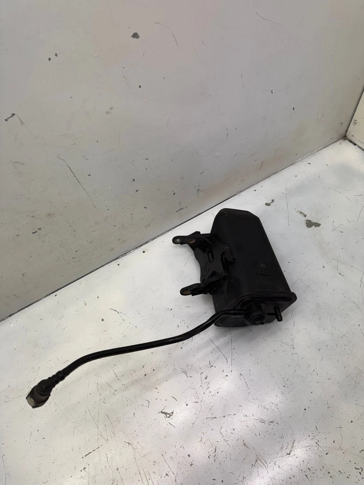 Original VW Golf 5 6 Audi A3 8P Aktivkohlebehälter 1K0201801D 1K0201827A