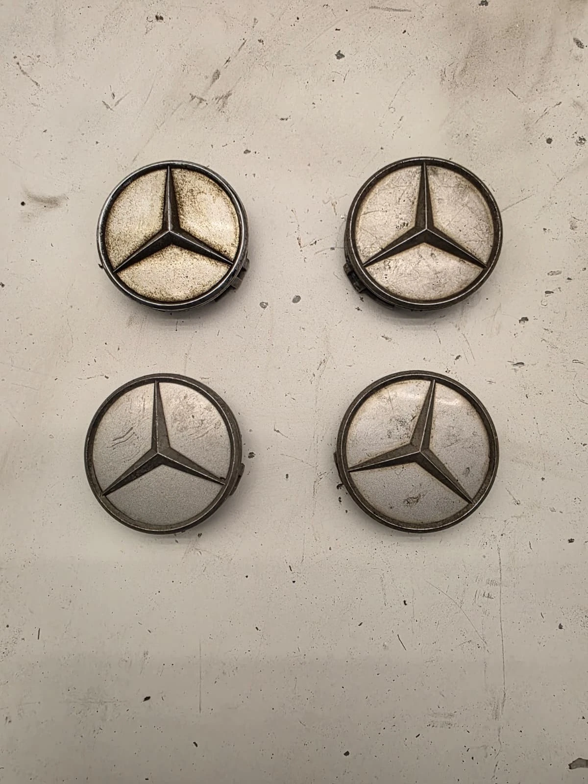 Original Mercedes 75mm Radzierkappen Felgendeckel Satz 4 Stück 2204000125