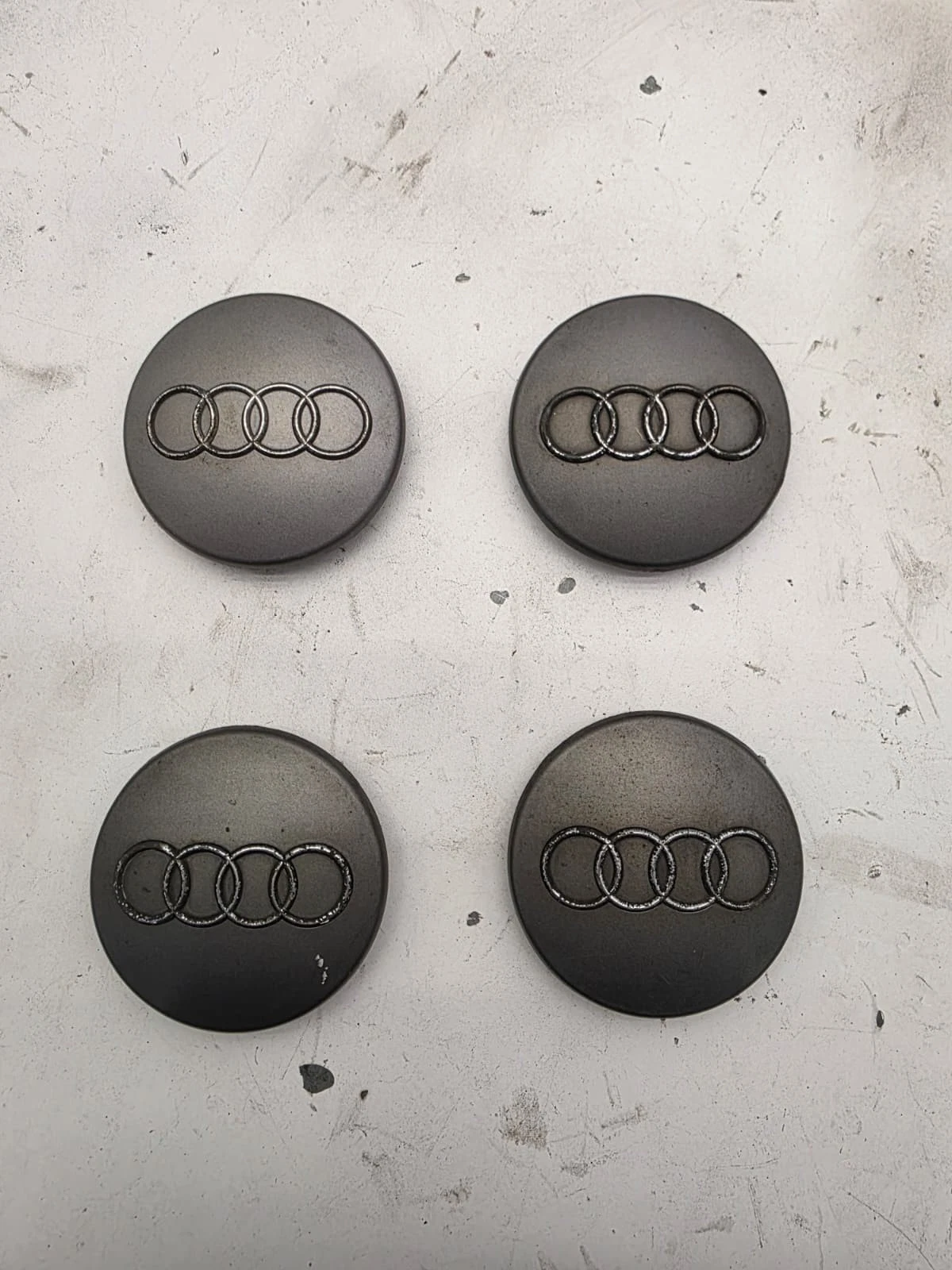 Original Audi Radzierkappen Felgendeckel Nabendeckel 4 Stück 8D0601170