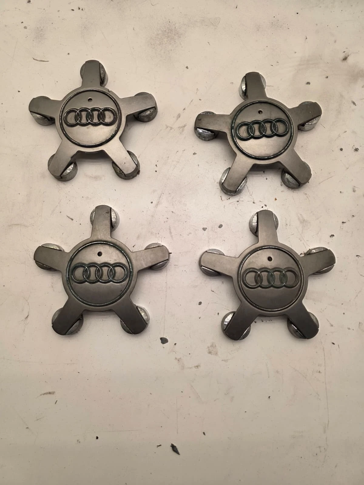 Original Audi Radzierkappen Felgendeckel Nabendeckel 4 Stück 4F0601165N