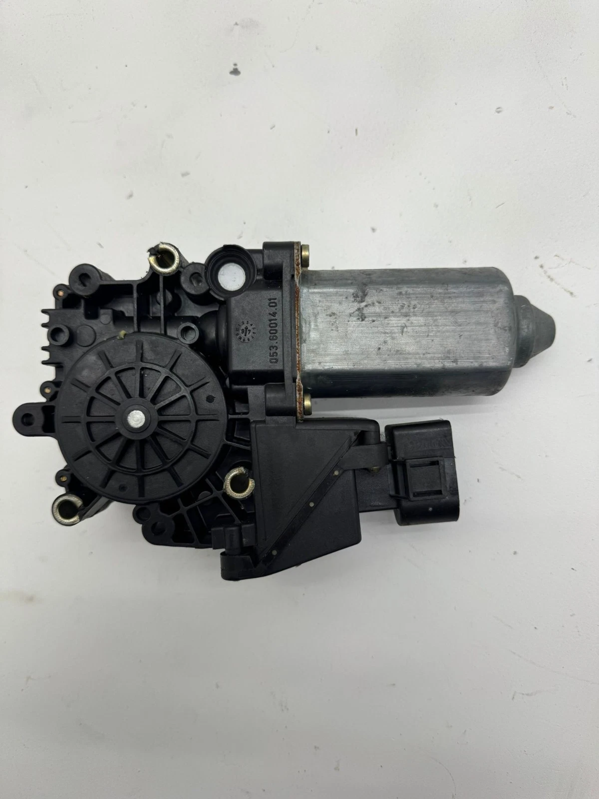Original Audi A6 4B Fensterhebermotor vorne rechts 4B0959802E 114180101