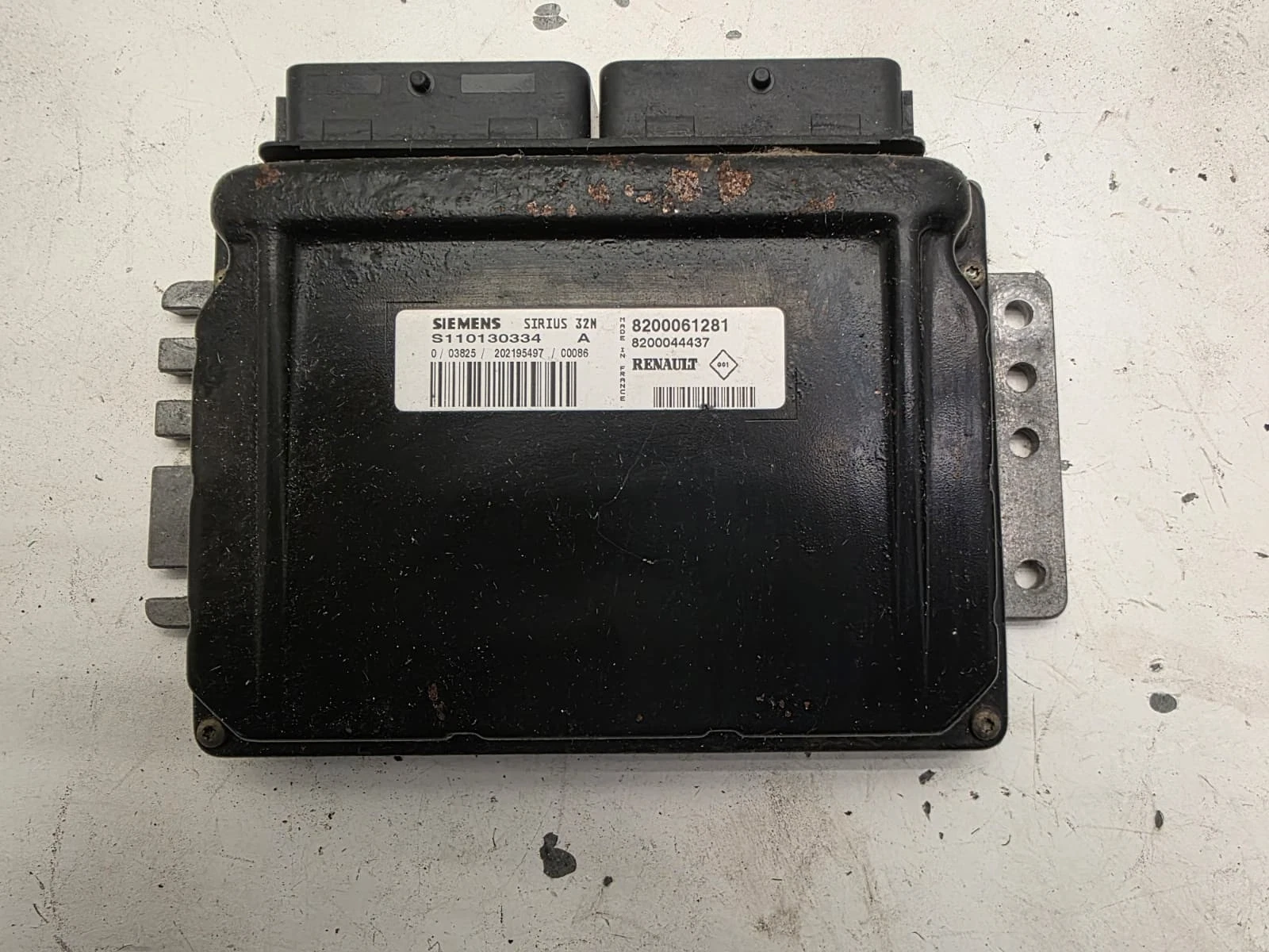 Original Renault Clio II Motorsteuergerät Steuergerät S110130334A S105961001B