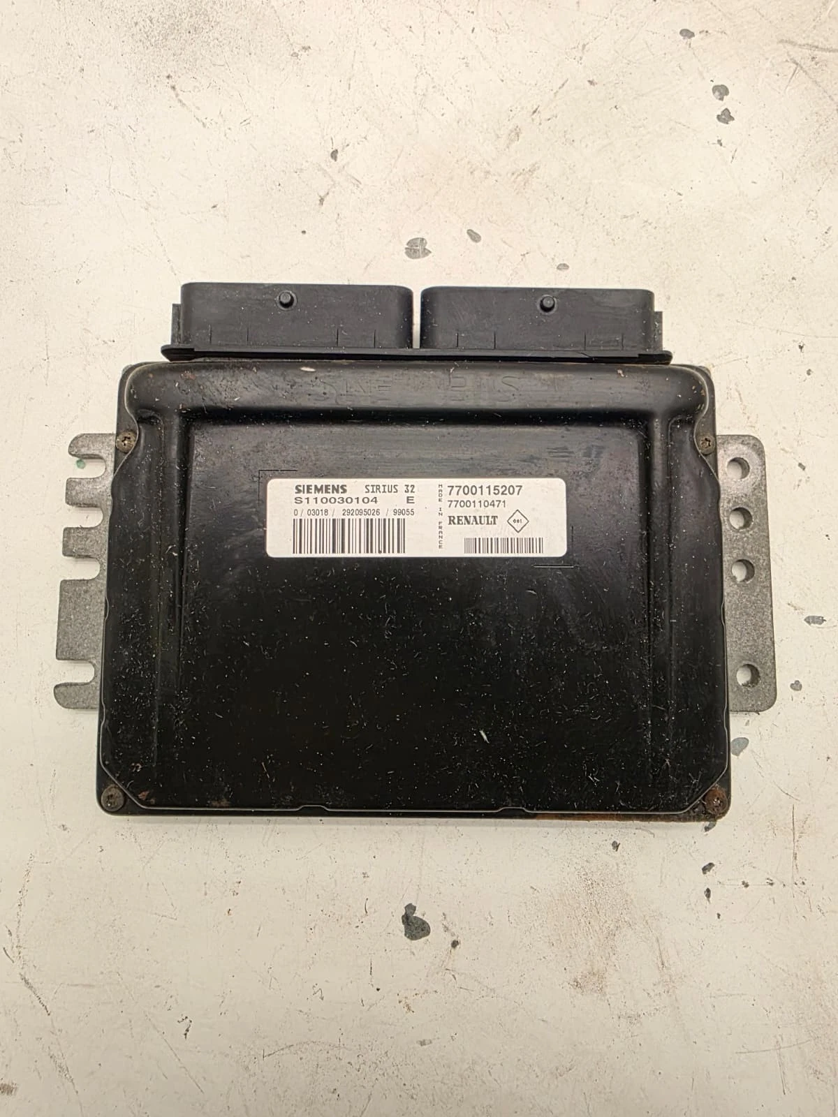 Original Renault Clio II Motorsteuergerät Steuergerät S110030104E 7700115207