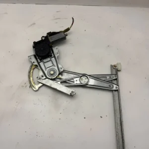 Original Toyota Yaris Fensterhebermotor Motor vorne links 0130822017