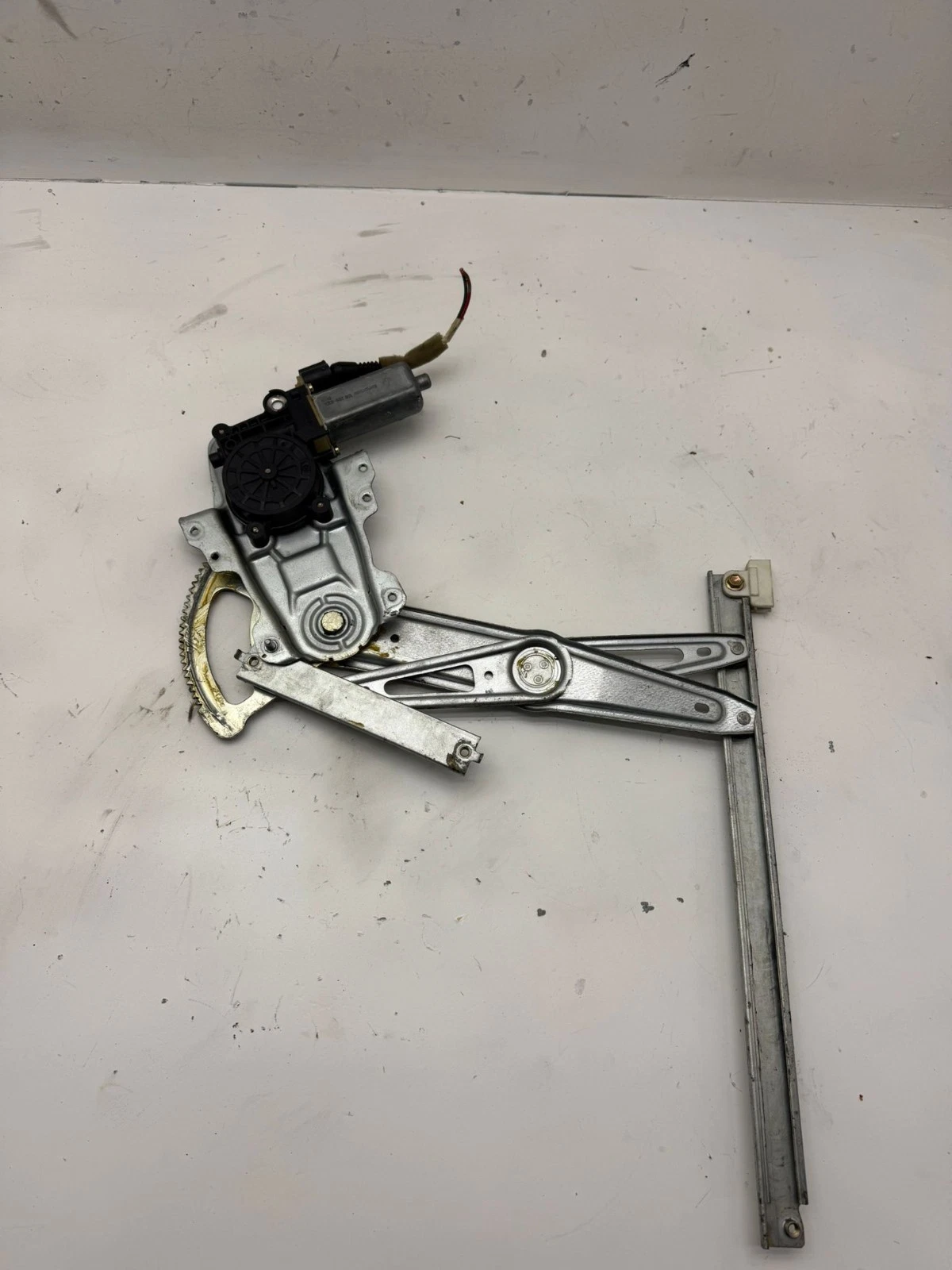 Original Toyota Yaris Fensterhebermotor Motor vorne links 0130822017