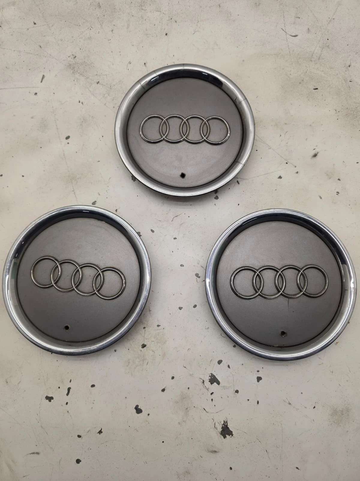 Original Audi Nabendeckel Radkappen Felgendeckel 8L0601165D