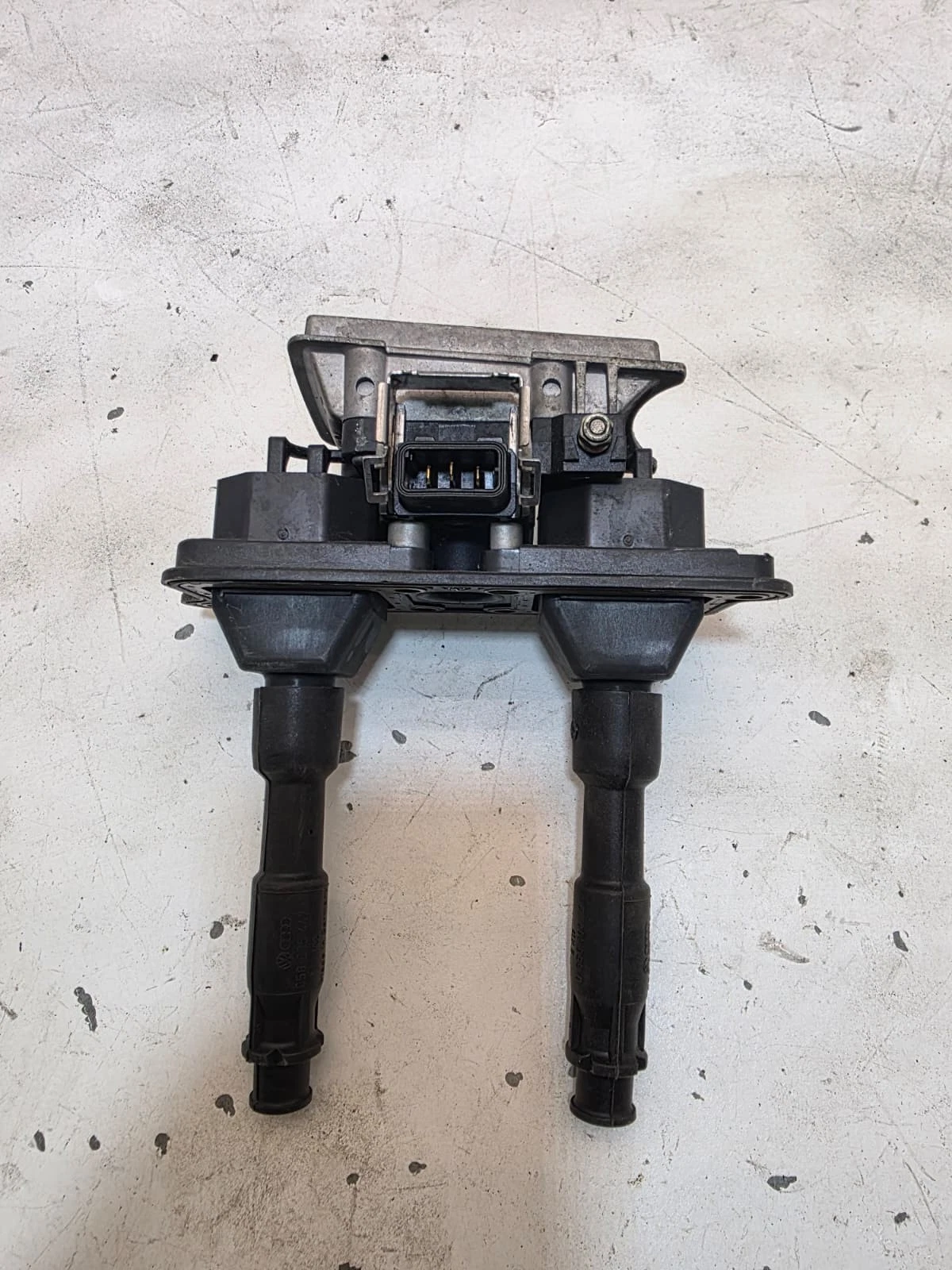 Original Audi A4 B5 VW Passat Zündspule 1.8 058905105A