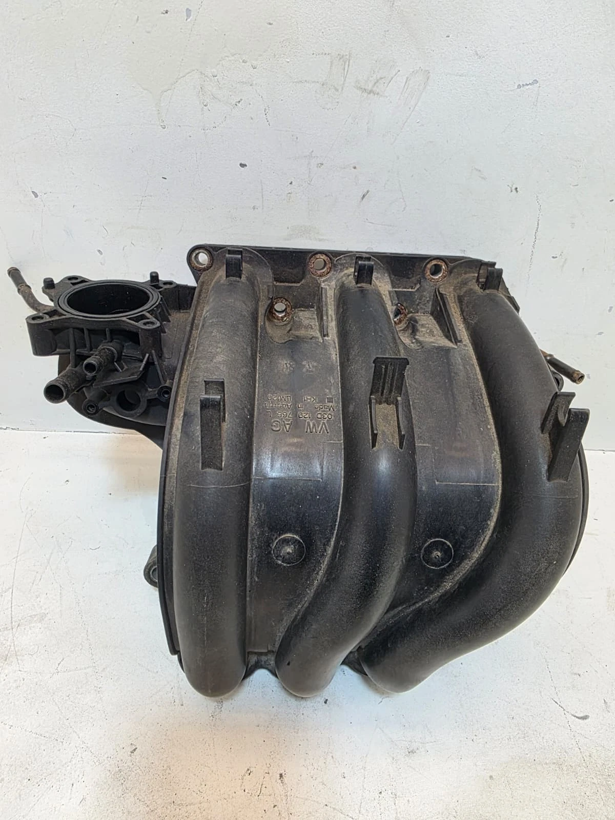 Original VW Fox Polo Skoda Fabia Ansaugbrücke Ansaugkrümmer 03D129766L