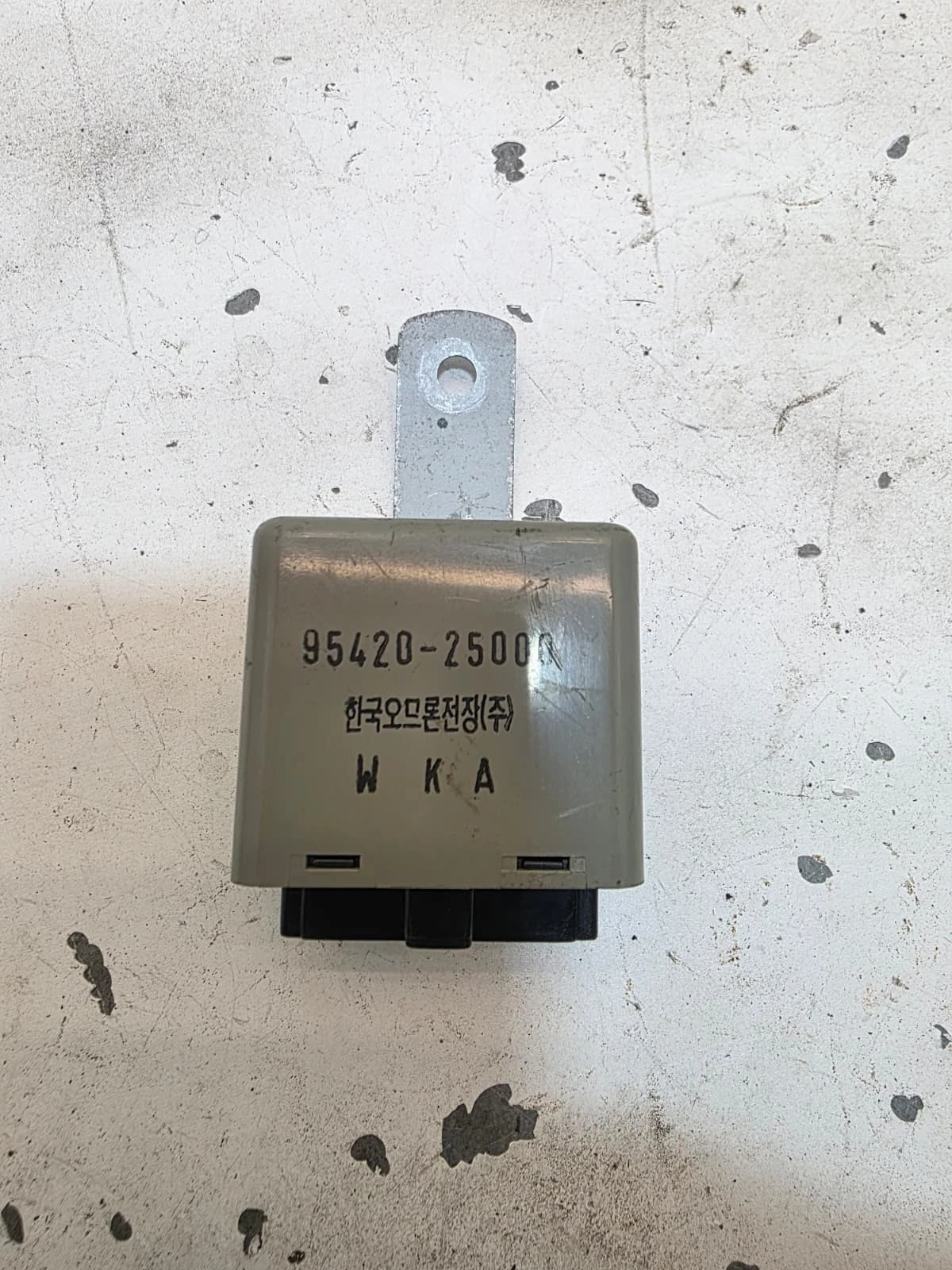 Original Hyundai Accent Scheibenwischer Relais Steuergerät 9542025000