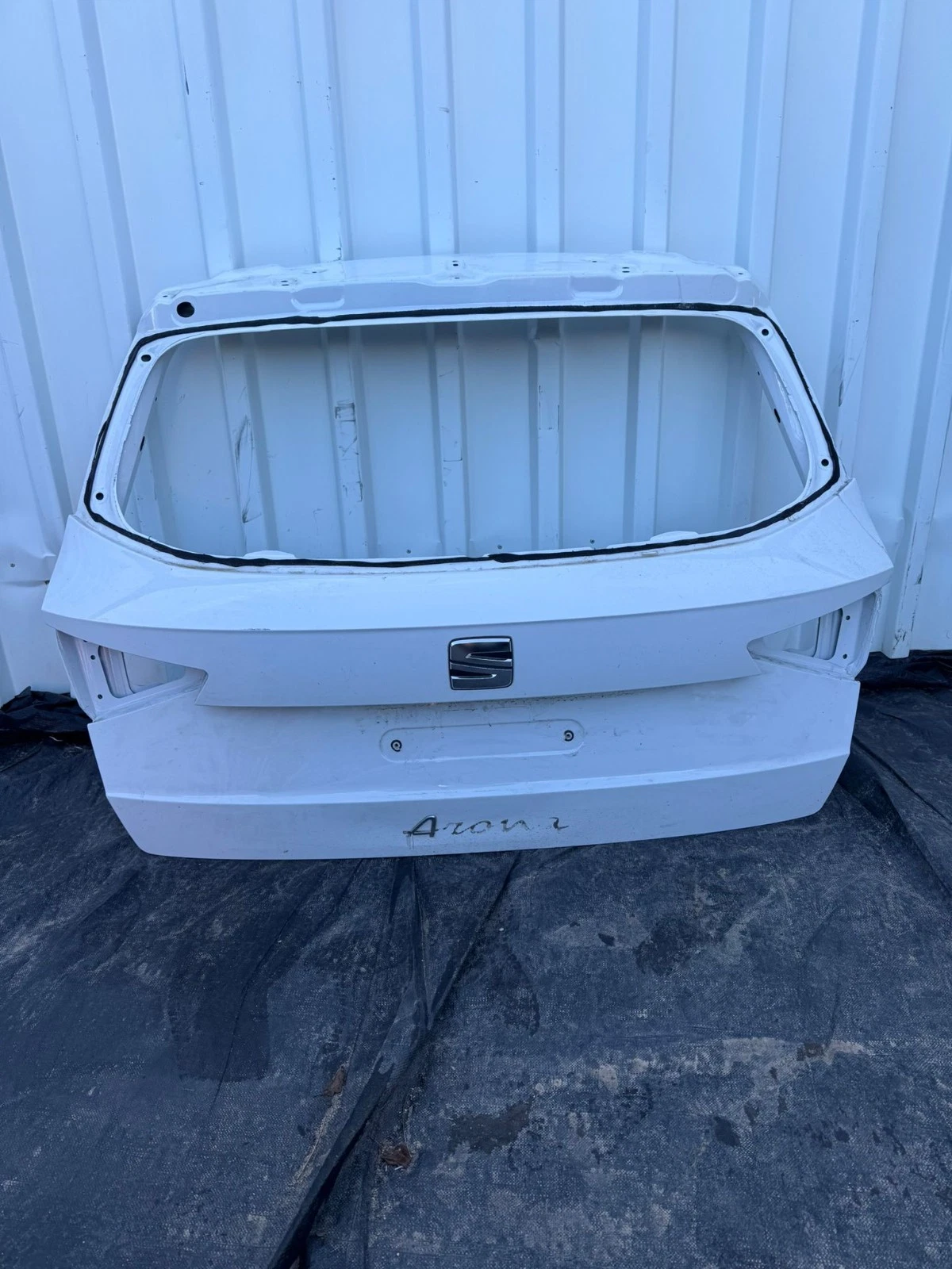 Original Seat Arona Heckklappe Heckdeckel Kofferraumklappe weiß 6F9827023C