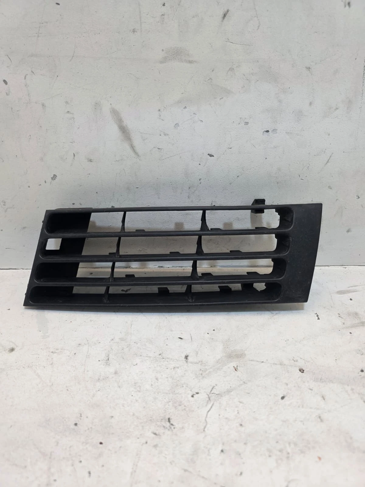 Original Audi A4 B5 8D Lüftungsgitter Verkleidung unten links 8D0807345AA