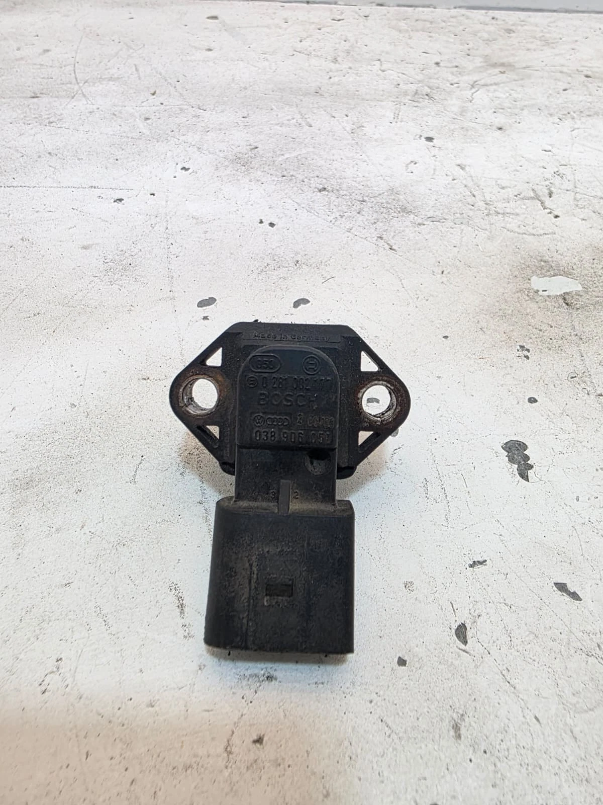 Org. VW Audi Seat Skoda Saugrohrdruck Lufttemperatur Sensor 038906051 0281002177