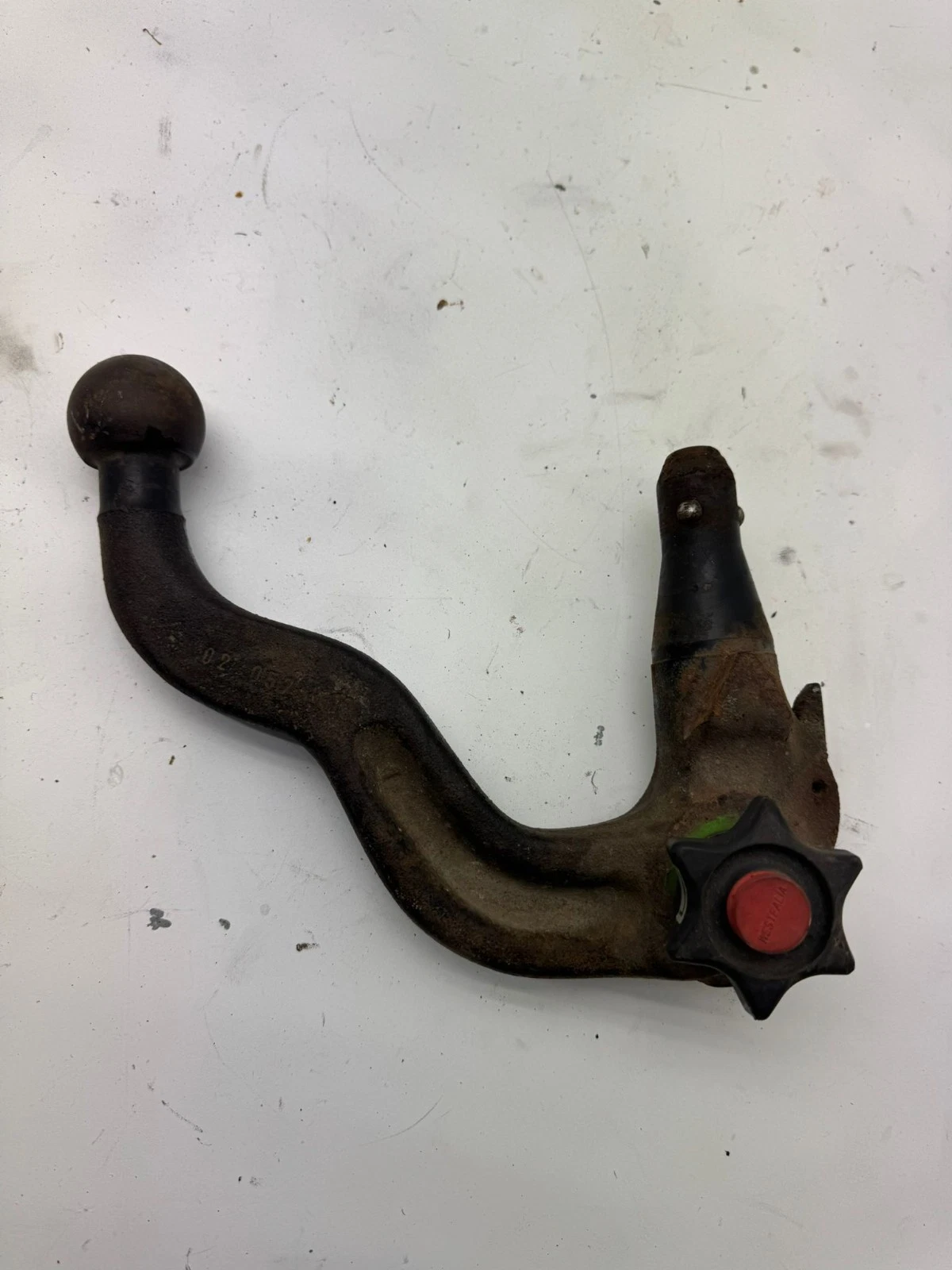 Original Audi A6 4B abnehmbare Anhängerkupplung mit Schlüssel A305170 174
