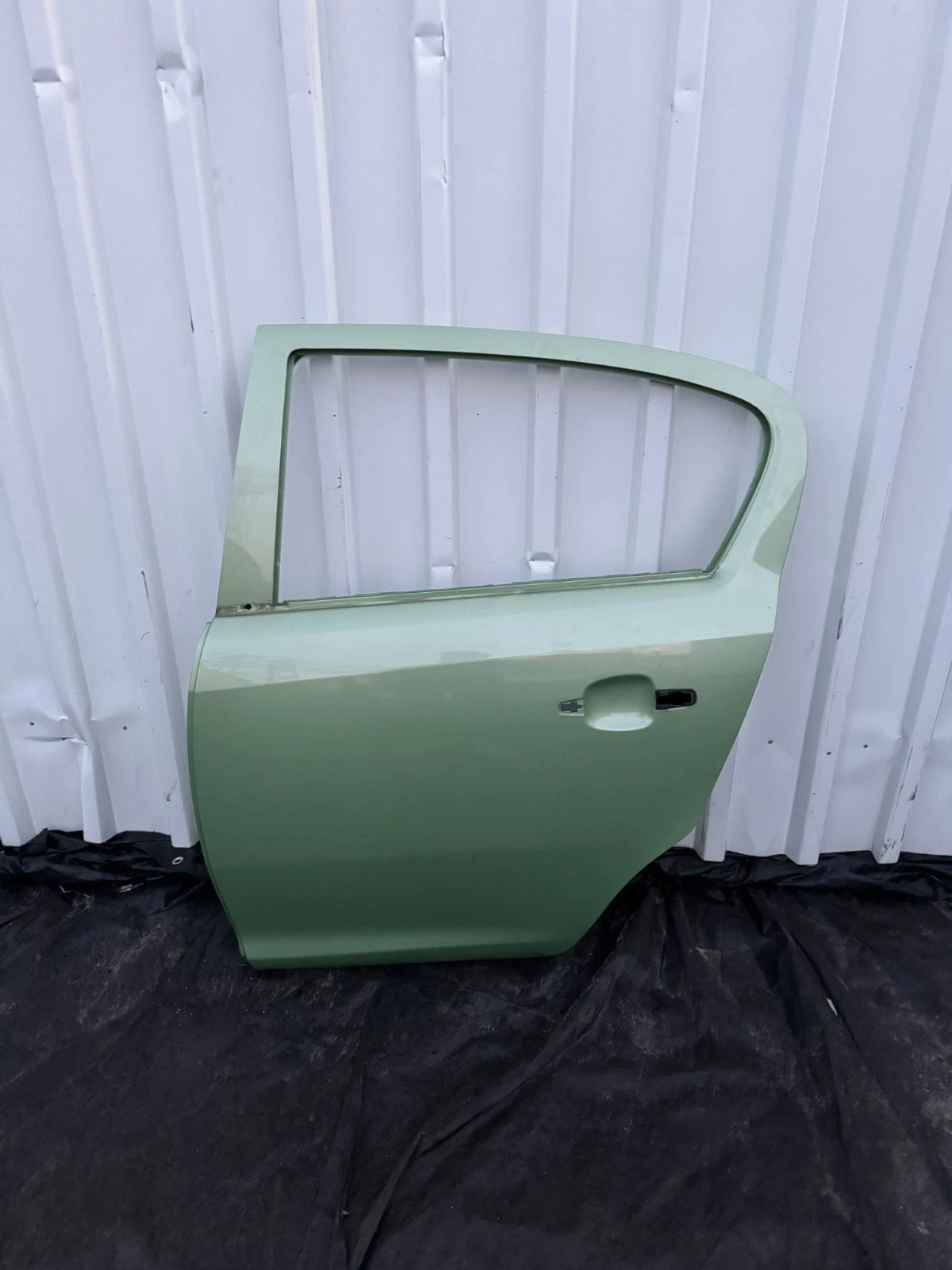 Original Opel Corsa D hinten links 5 Türer grün hellgrün nackt Top Zustand