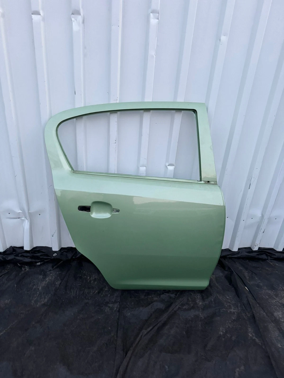 Original Opel Corsa D Tür hinten rechts 5 Türer grün hellgrün nackt Top Zustand