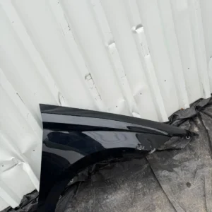 Original Seat Ibiza 6F Kotflügel vorne rechts Beifahrerseite schwarz 6F0821106A