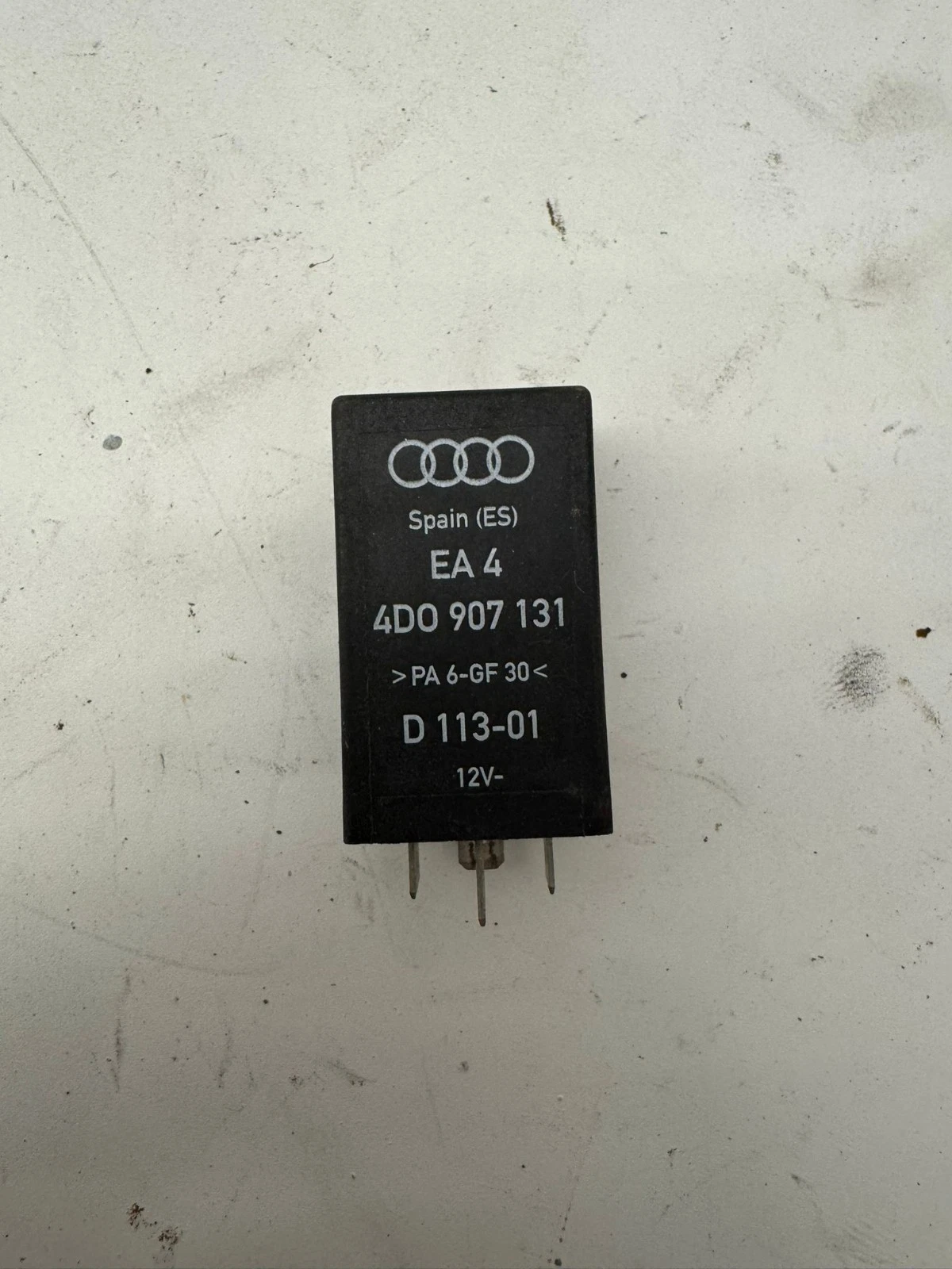 Original Audi A4 B5 Arbeitsrelais Relais 4D0907131