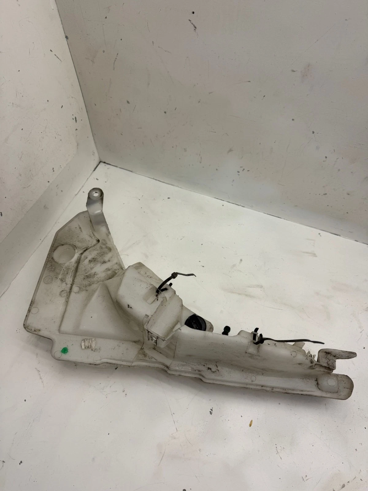 Original Audi A6 4F Wischwasserbehälter Scheibenwaschbehälter 4F0955451R